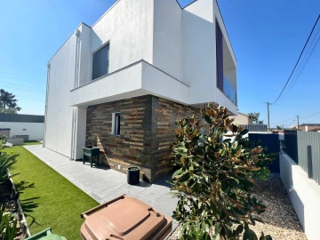 Moradia T4 para Venda em Fernao Ferro