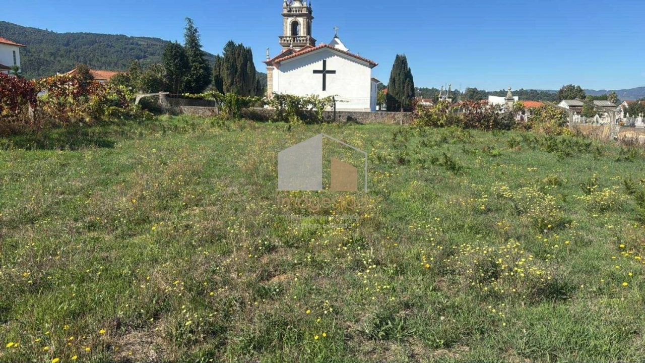 Terreno para Venda em Cornes Foto 3