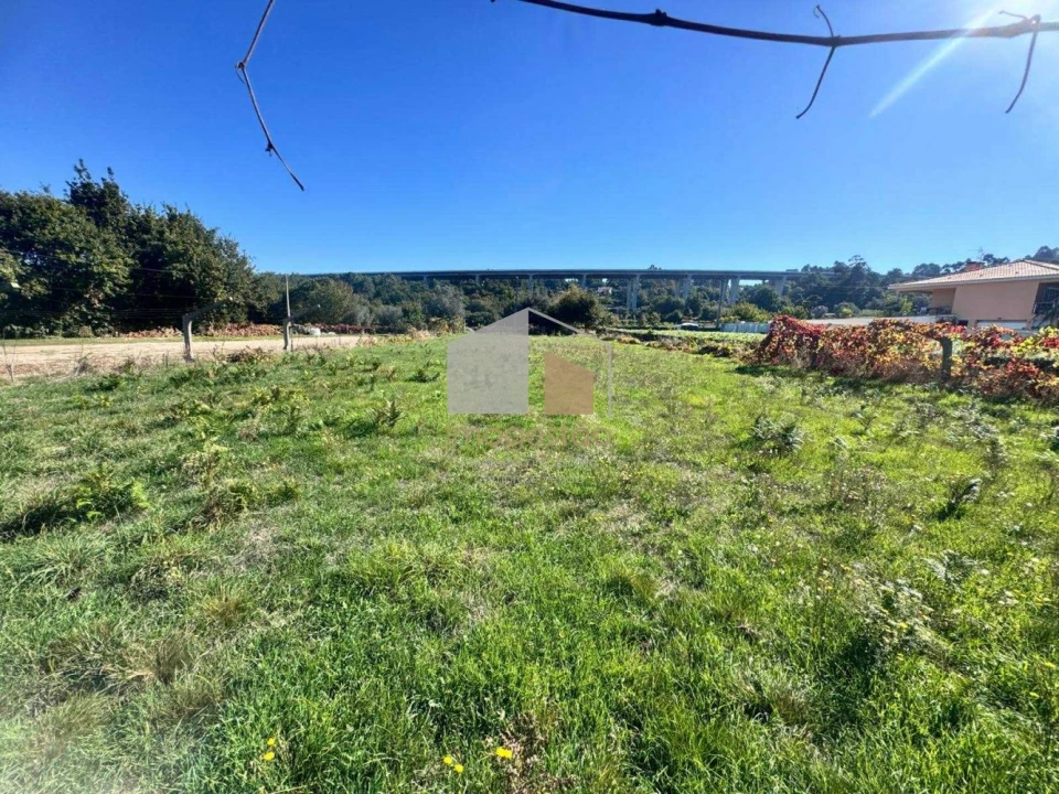 Terreno para Venda em Cornes Foto 1