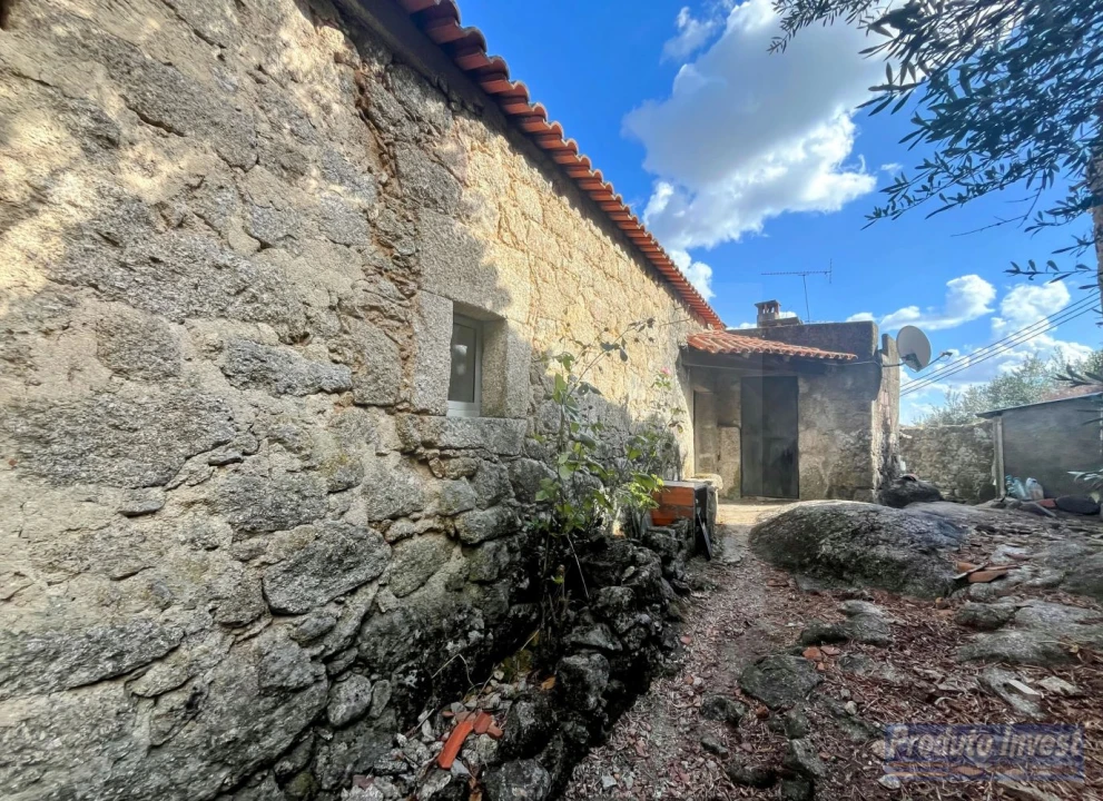 Moradia T4 para Venda em Alpedrinha Foto 2