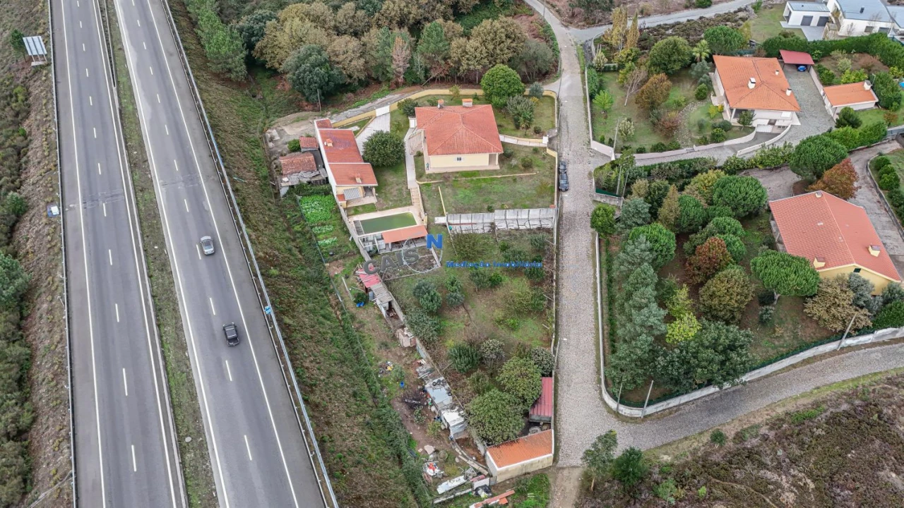 Moradia T4 para Venda em Recarei Foto 57