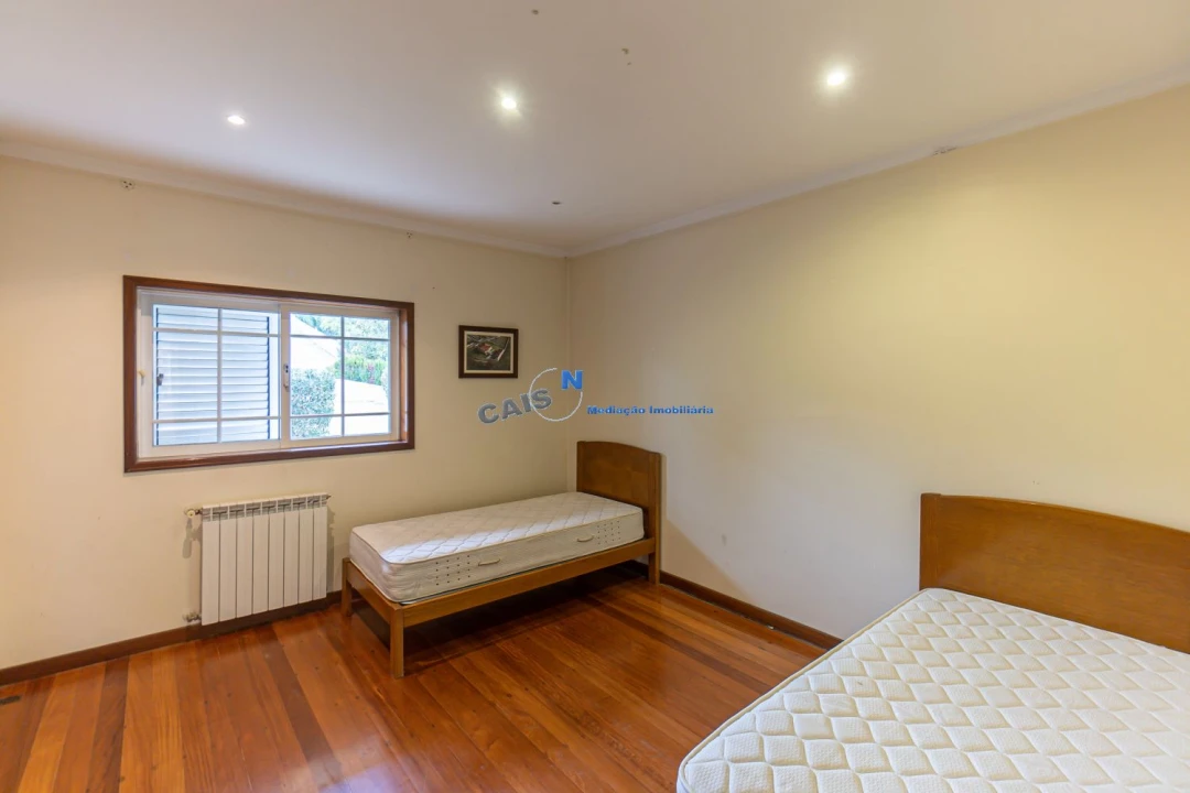 Moradia T4 para Venda em Recarei Foto 26