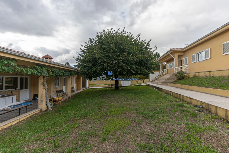 Moradia T4 para Venda em Recarei Foto 3