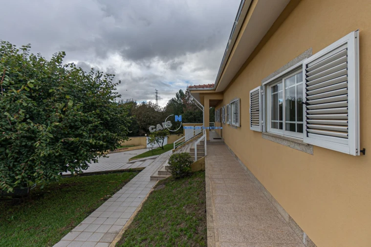 Moradia T4 para Venda em Recarei Foto 5