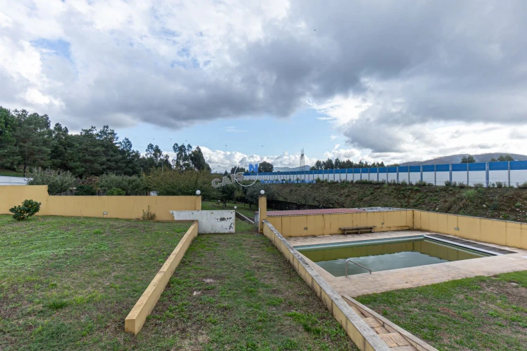 Moradia T4 para Venda em Recarei Foto 40