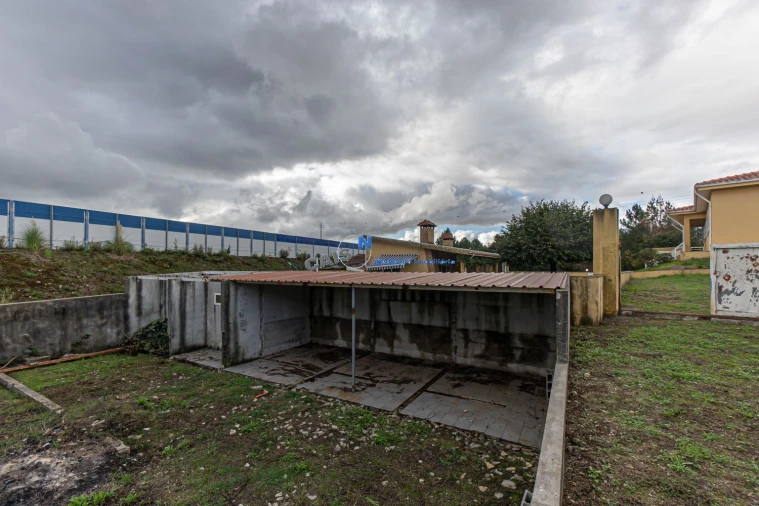 Moradia T4 para Venda em Recarei Foto 55