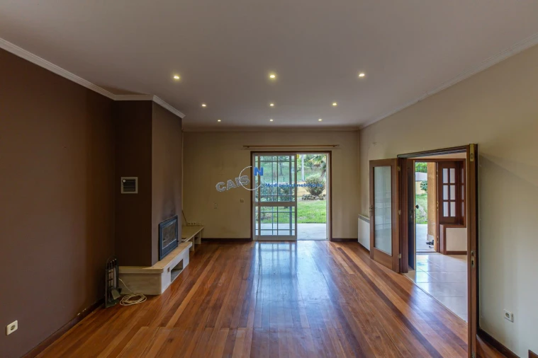 Moradia T4 para Venda em Recarei Foto 14