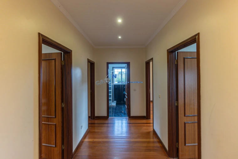 Moradia T4 para Venda em Recarei Foto 20