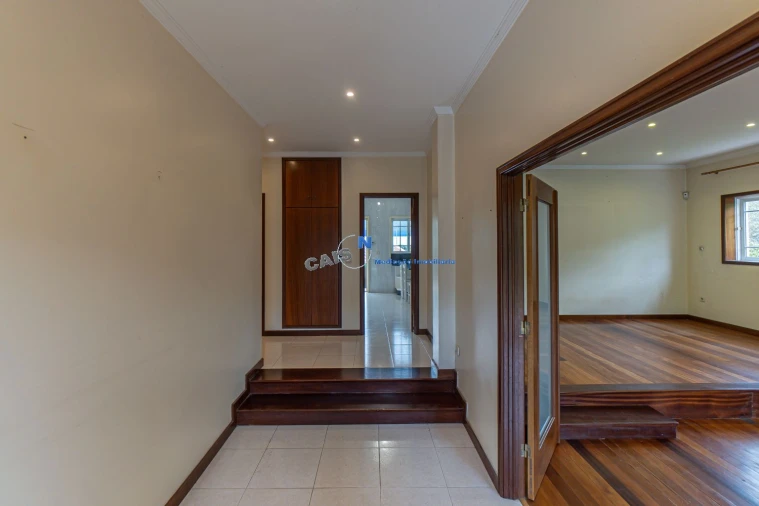 Moradia T4 para Venda em Recarei Foto 16