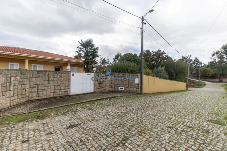 Moradia T4 para Venda em Recarei Foto 56