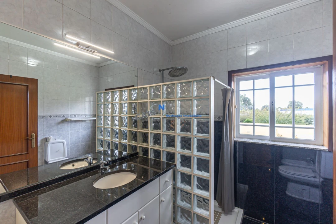 Moradia T4 para Venda em Recarei Foto 25