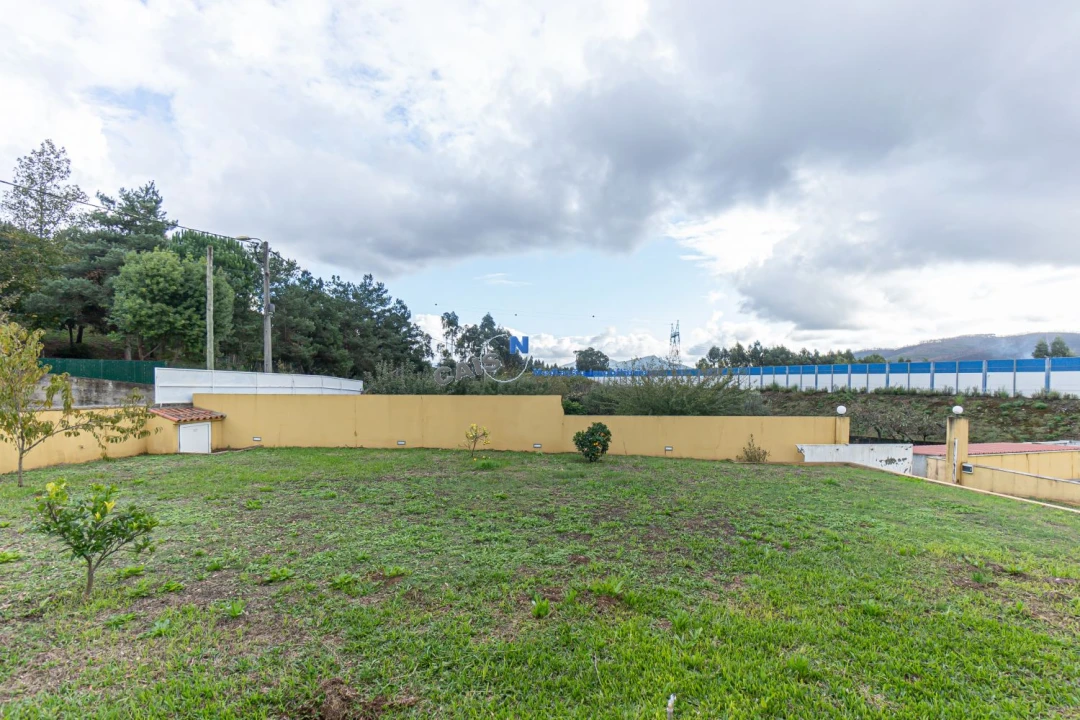 Moradia T4 para Venda em Recarei Foto 46