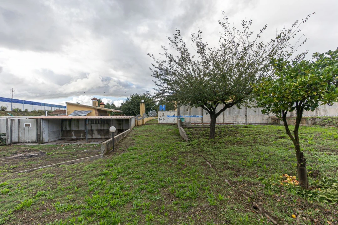 Moradia T4 para Venda em Recarei Foto 54