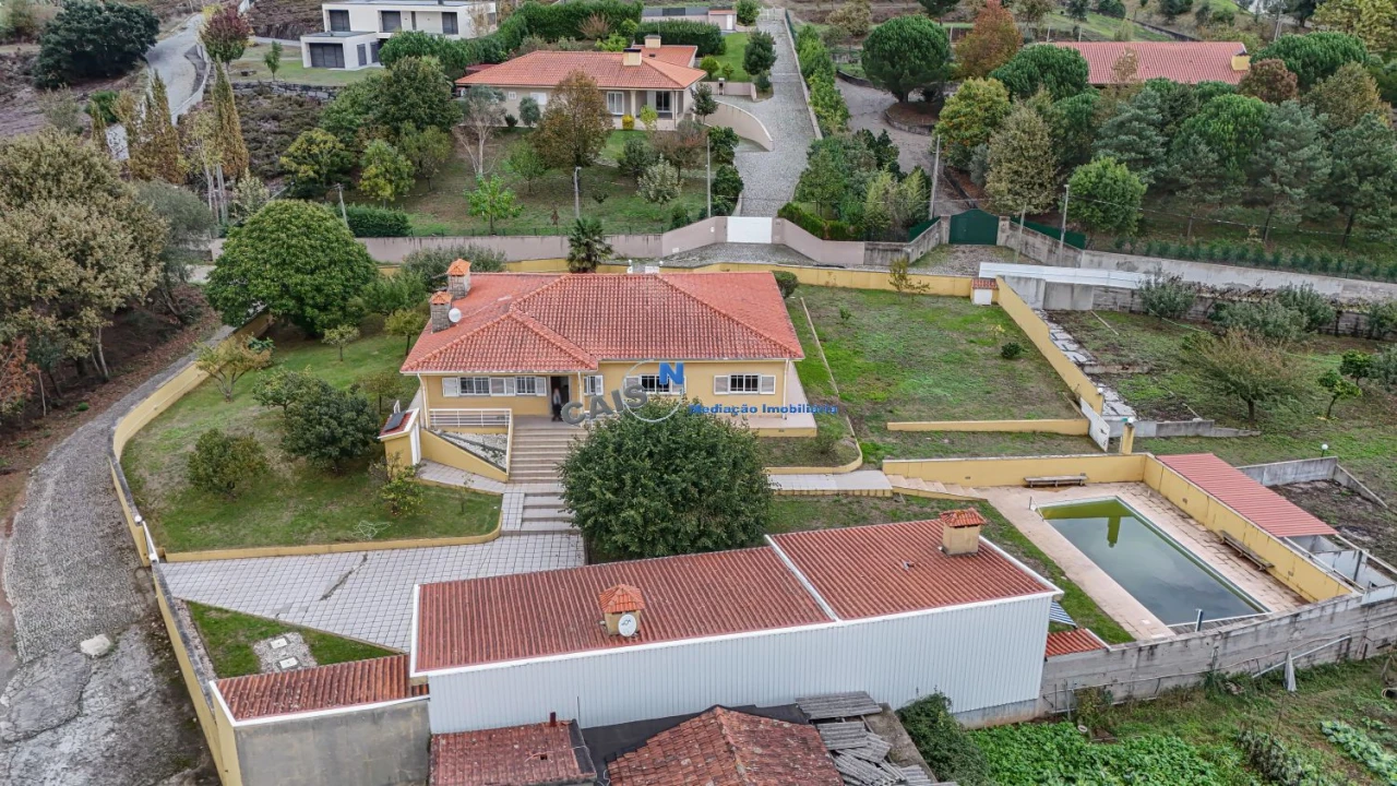 Moradia T4 para Venda em Recarei Foto 59