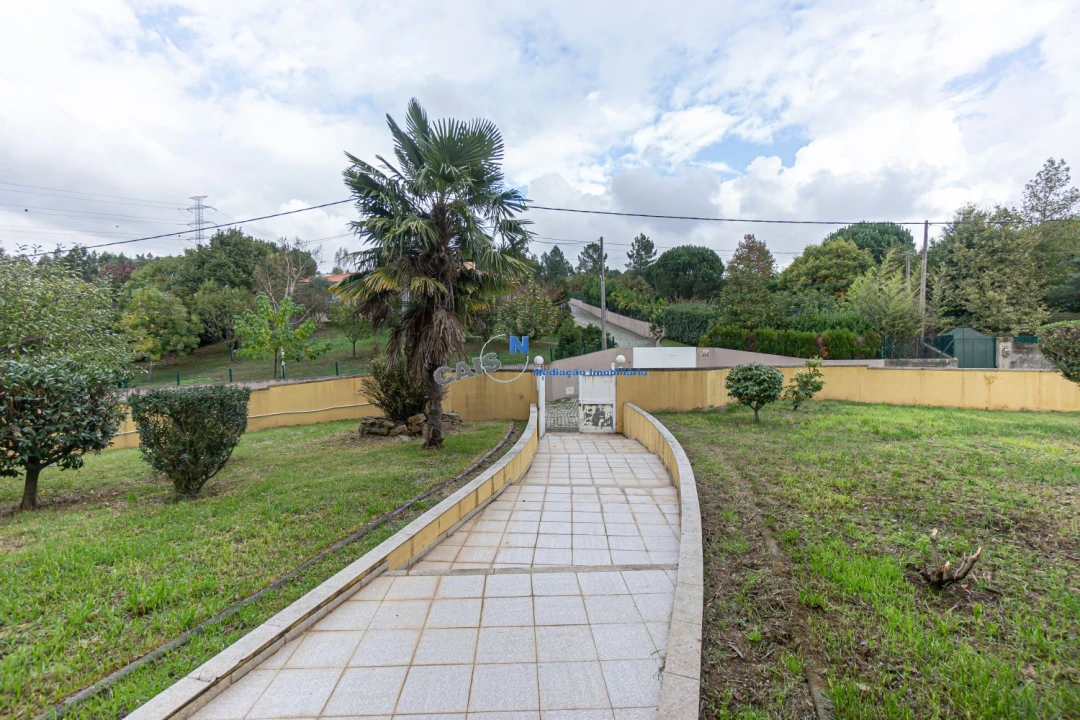 Moradia T4 para Venda em Recarei Foto 44