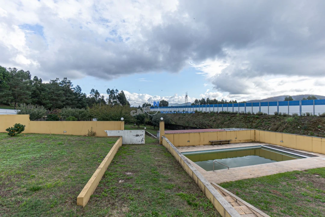 Moradia T4 para Venda em Recarei Foto 40