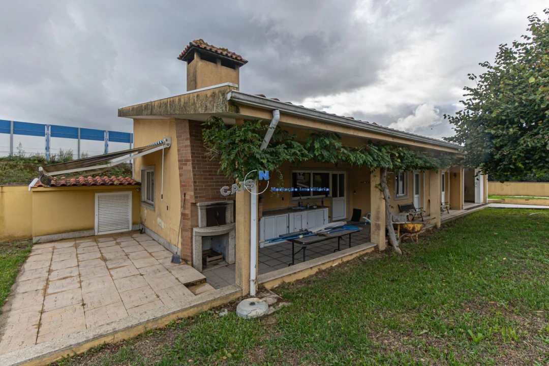 Moradia T4 para Venda em Recarei Foto 34