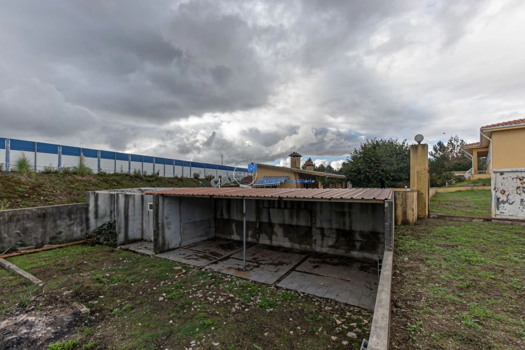 Moradia T4 para Venda em Recarei Foto 55