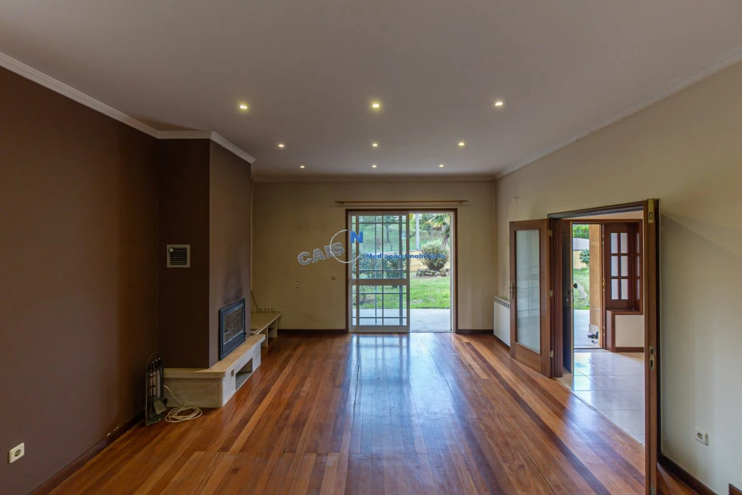 Moradia T4 para Venda em Recarei Foto 14