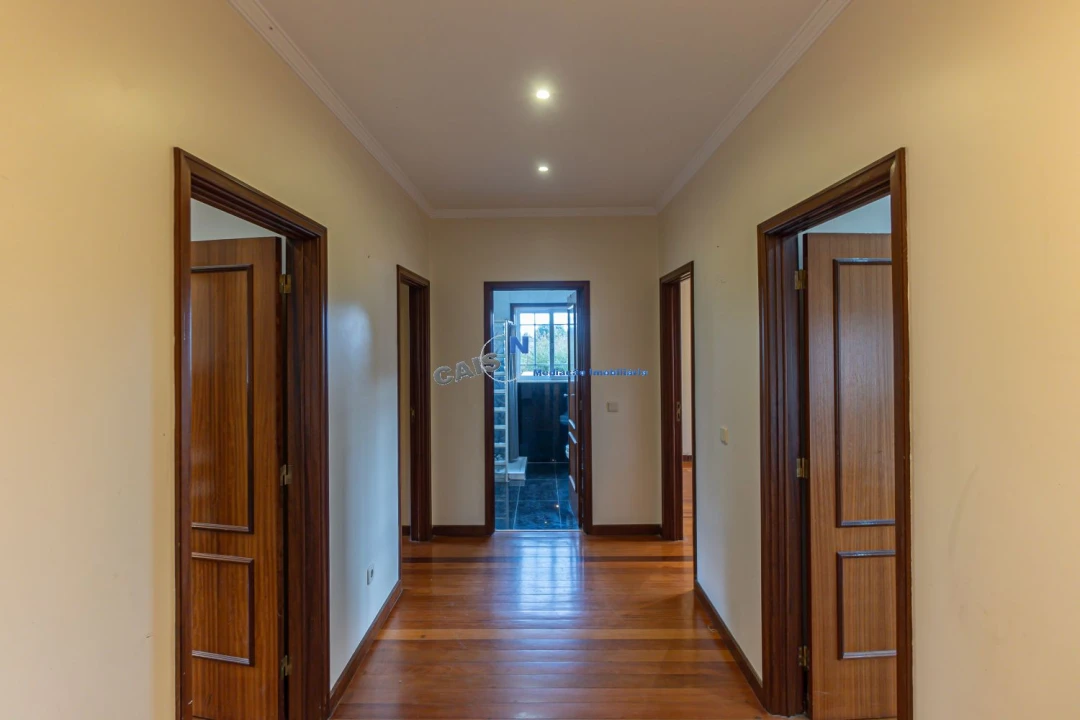 Moradia T4 para Venda em Recarei Foto 20