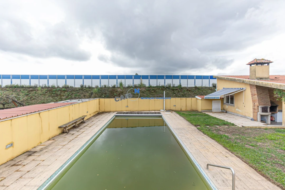 Moradia T4 para Venda em Recarei Foto 43