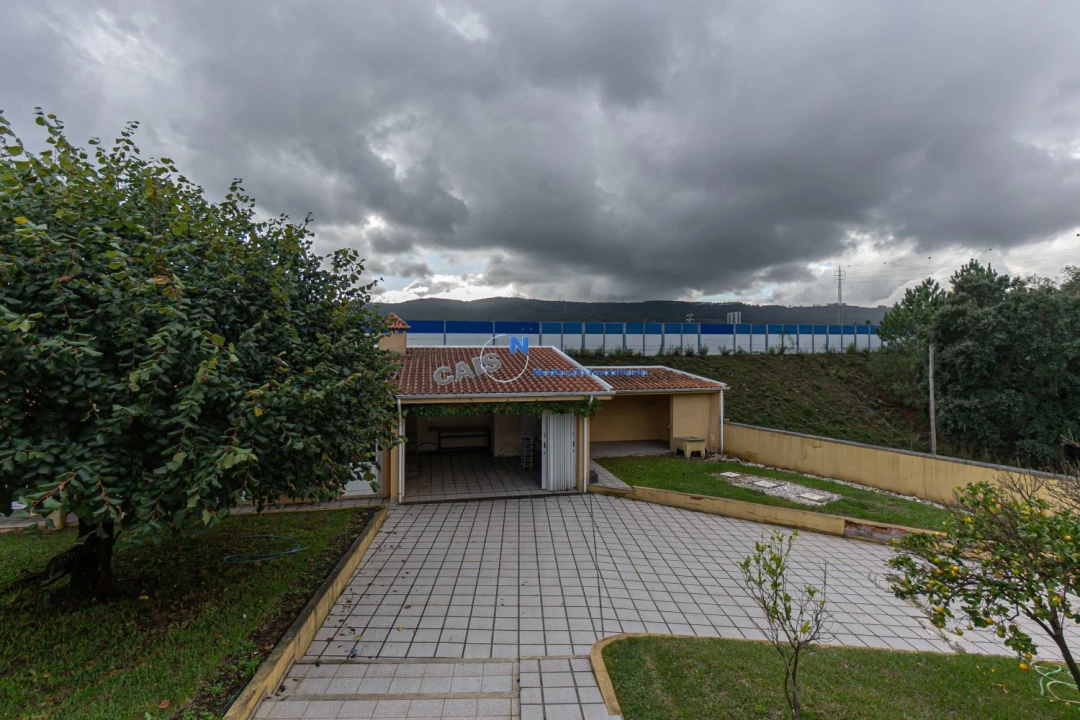 Moradia T4 para Venda em Recarei Foto 41