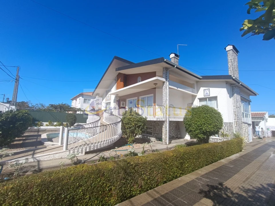 Moradia T4 para Venda em Sesimbra (Castelo) Foto 1