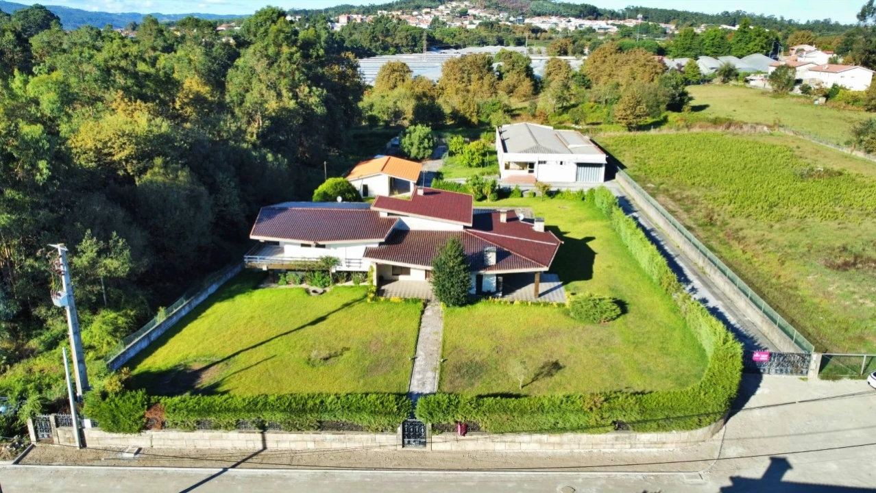 Armazém para Venda em Ruivães e Novais Foto 2