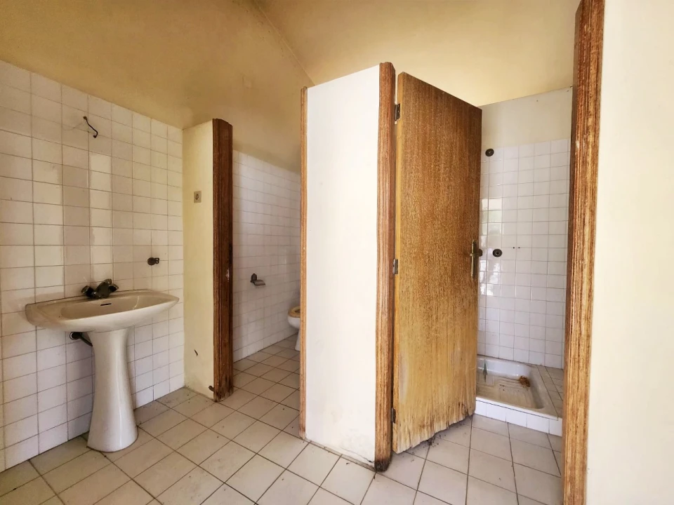 Armazém para Venda em Ruivães e Novais Foto 41