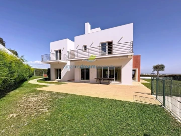 Moradia T4 para Venda em Albufeira e Olhos de Água