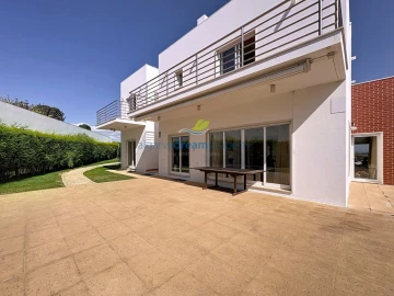 Moradia T4 para Venda em Albufeira e Olhos de Água