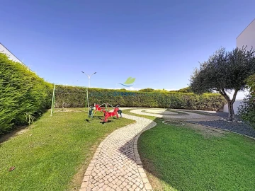 Moradia T4 para Venda em Albufeira e Olhos de Água