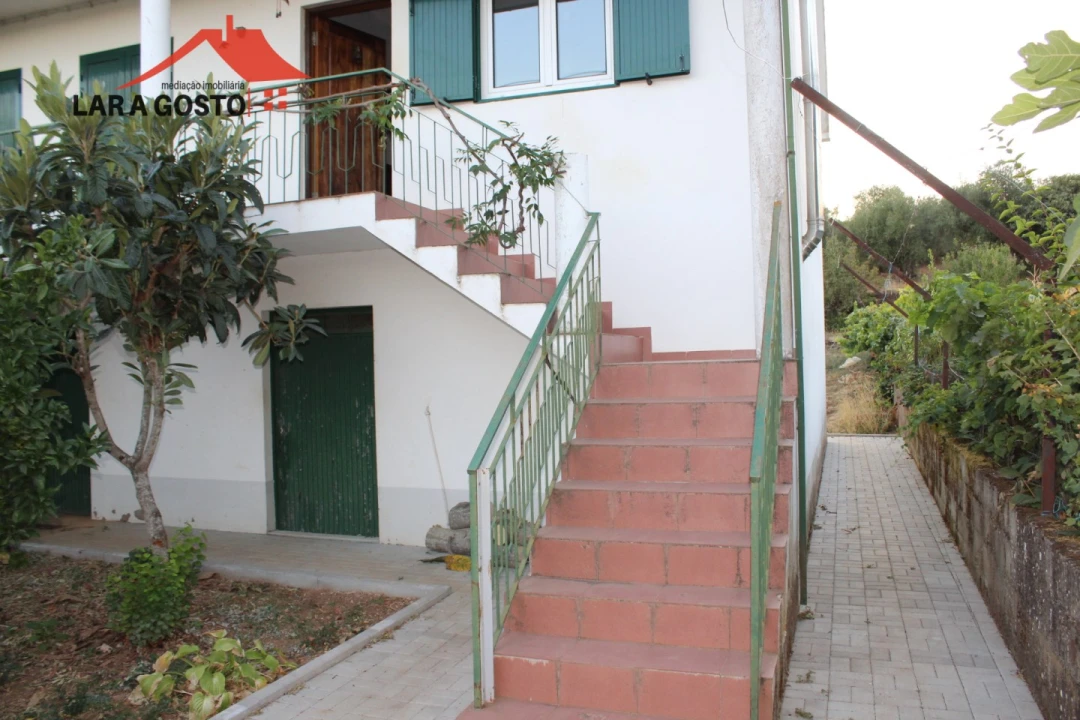 Moradia T4 para Venda em Salselas Foto 4