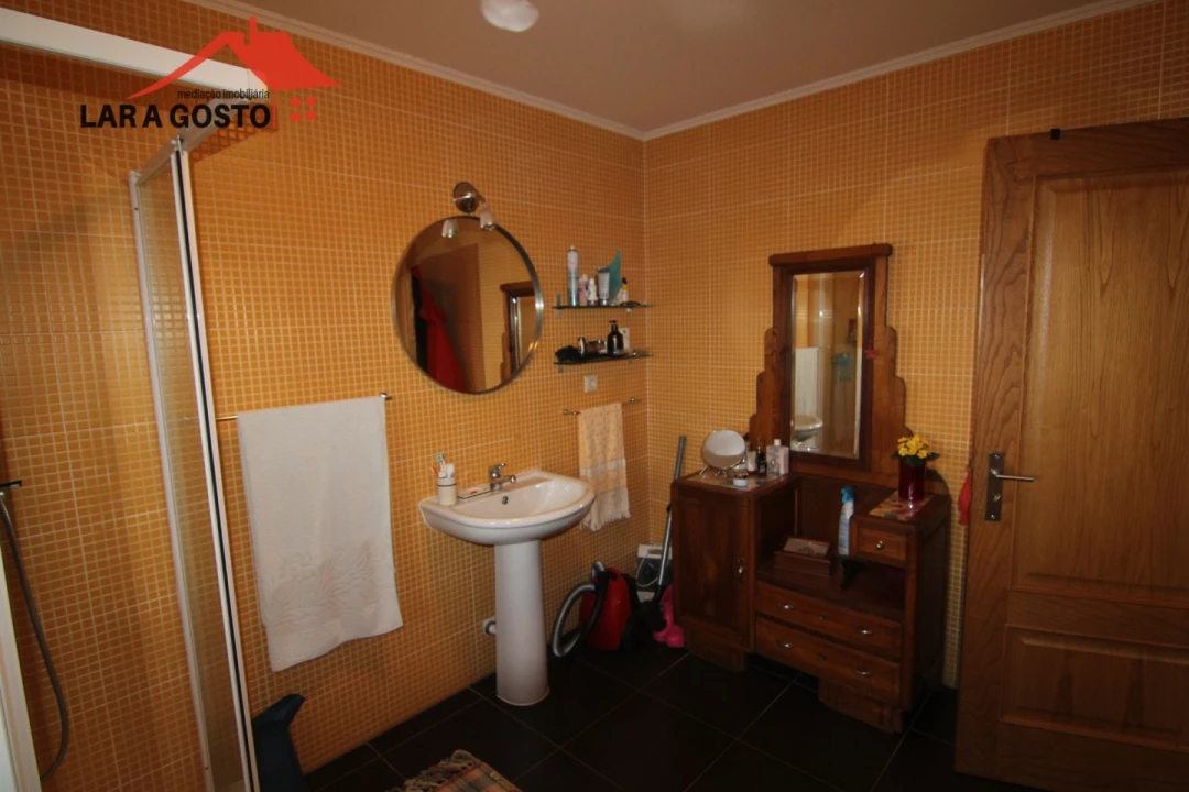 Moradia T4 para Venda em Salselas Foto 25