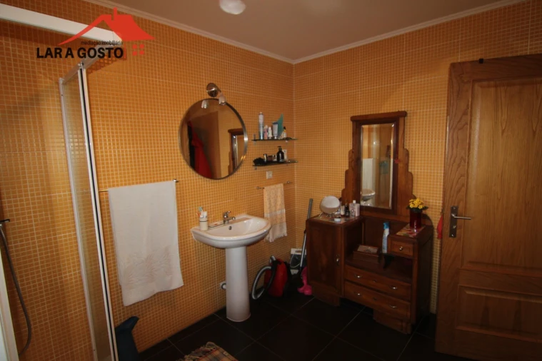 Moradia T4 para Venda em Salselas Foto 25