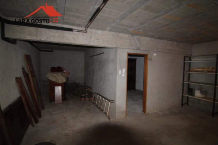 Moradia T4 para Venda em Salselas Foto 38