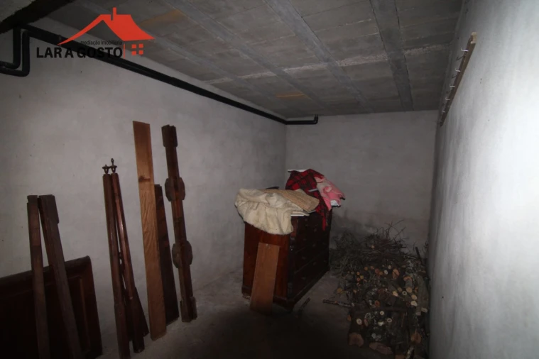 Moradia T4 para Venda em Salselas Foto 39