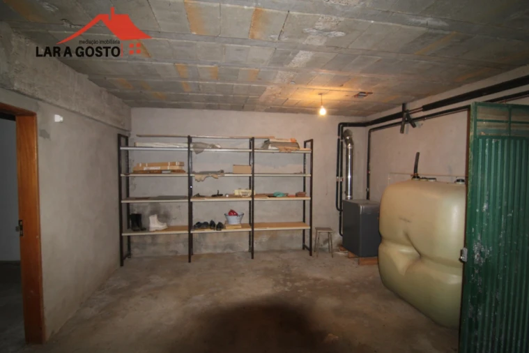 Moradia T4 para Venda em Salselas Foto 40