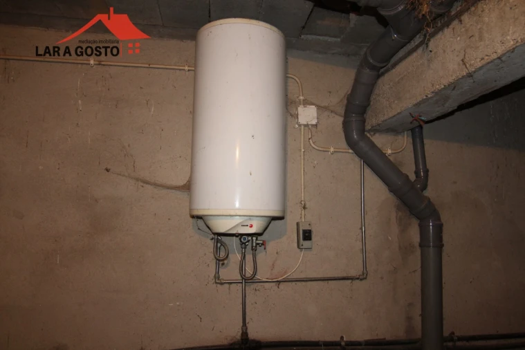 Moradia T4 para Venda em Salselas Foto 46