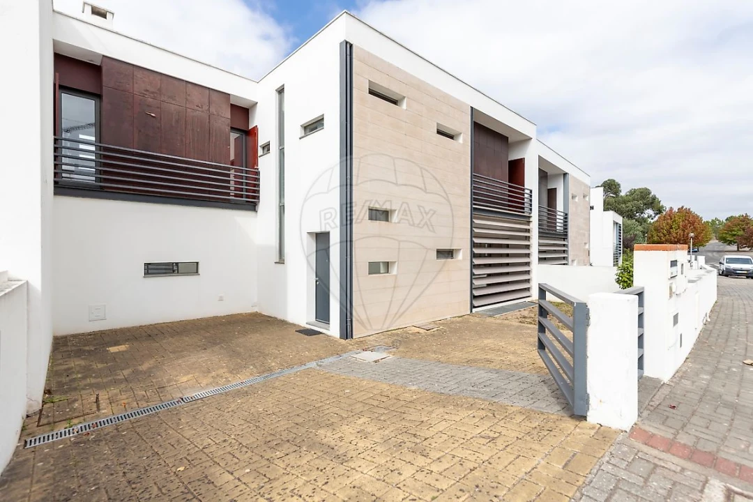 Moradia T3 para Venda em Santa Maria, São Pedro e Matacães Foto 32