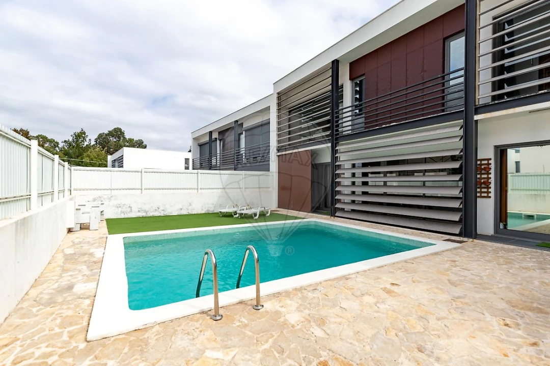 Moradia T3 para Venda em Santa Maria, São Pedro e Matacães Foto 1