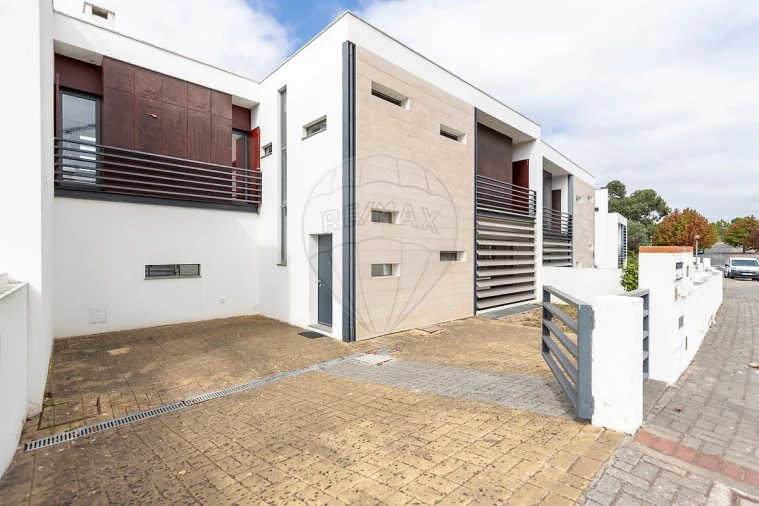 Moradia T3 para Venda em Santa Maria, São Pedro e Matacães Foto 32