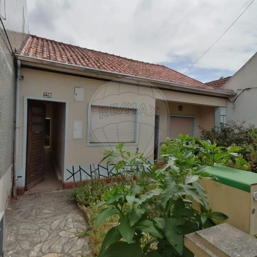 Moradia T3 para Venda em Aradas Foto 2