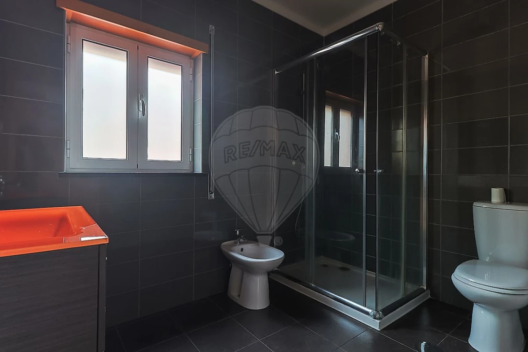 Moradia T4 para Venda em Trouxemil e Torre de Vilela Foto 17