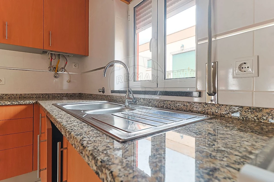 Moradia T4 para Venda em Trouxemil e Torre de Vilela Foto 9