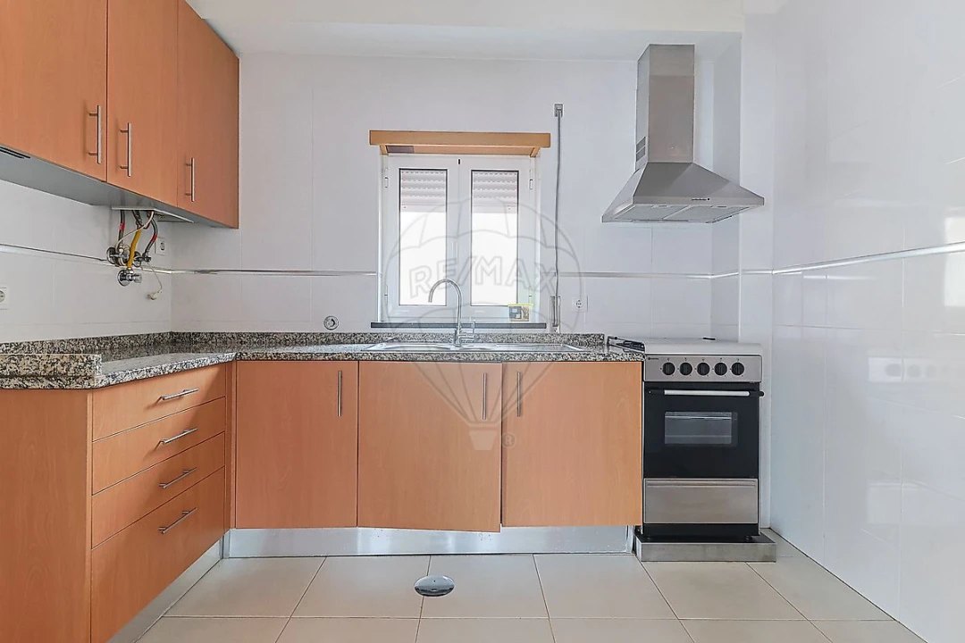 Moradia T4 para Venda em Trouxemil e Torre de Vilela Foto 10