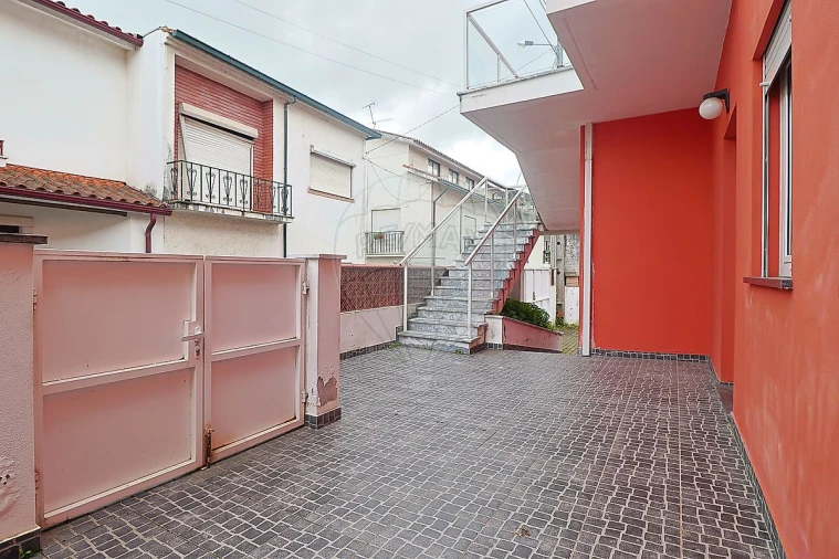 Moradia T4 para Venda em Trouxemil e Torre de Vilela Foto 3