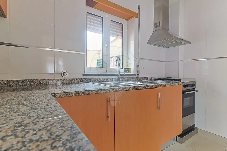 Moradia T4 para Venda em Trouxemil e Torre de Vilela Foto 12