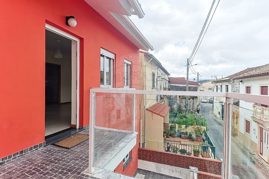 Moradia T4 para Venda em Trouxemil e Torre de Vilela Foto 4