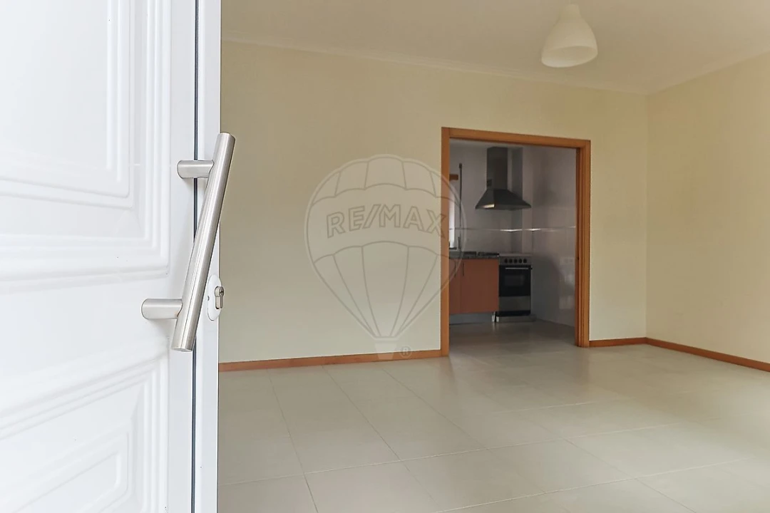 Moradia T4 para Venda em Trouxemil e Torre de Vilela Foto 5